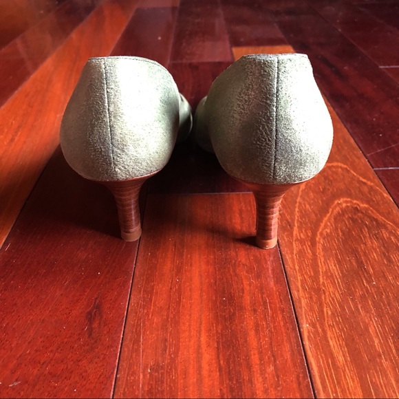 Gorgeous NWT Kenneth Cole Kitten Heels Green Suede Precise Cut Size 6 1/2 - Picture 3 of 13